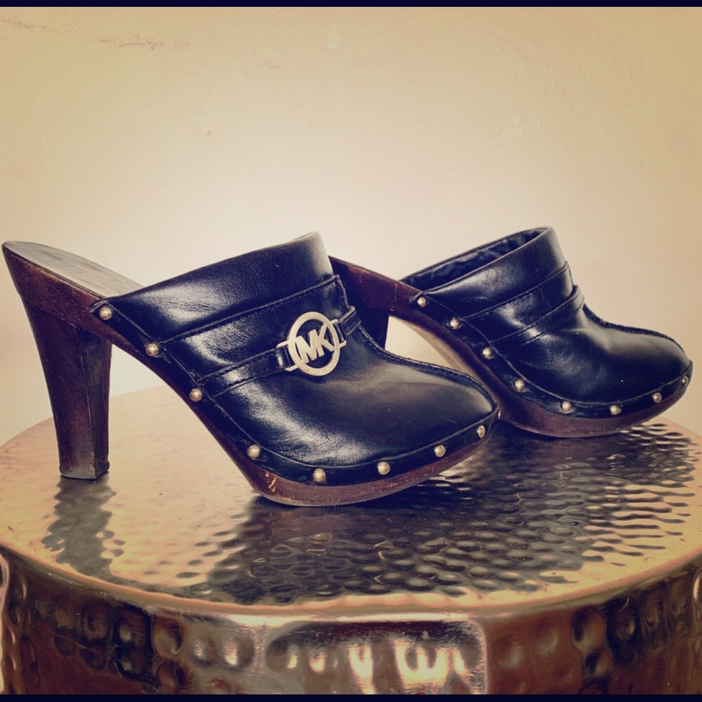 MICHAEL KORS BLACK ALL LEATHER CLOGS/MULES.